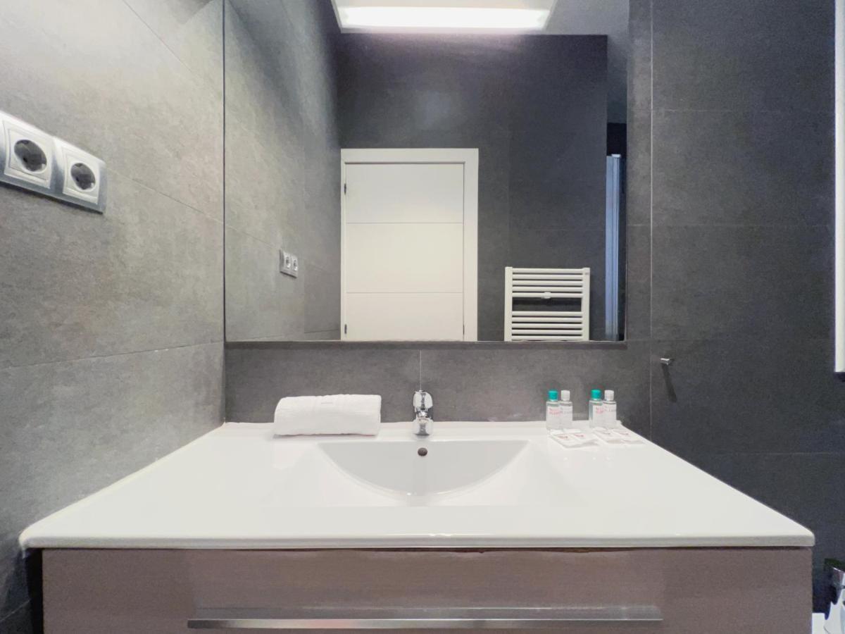 Stay U-Nique Apartments Fontanella برشلونة المظهر الخارجي الصورة